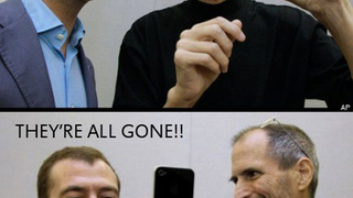 Steve Jobs Shows Cool Antenna Trick to Russian President